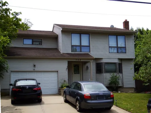 752 Windmill Ave, West Babylon, NY 11704