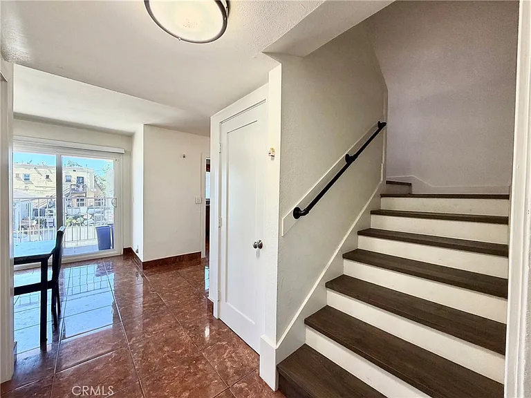 1477 W 20th St #7 — Photo 7