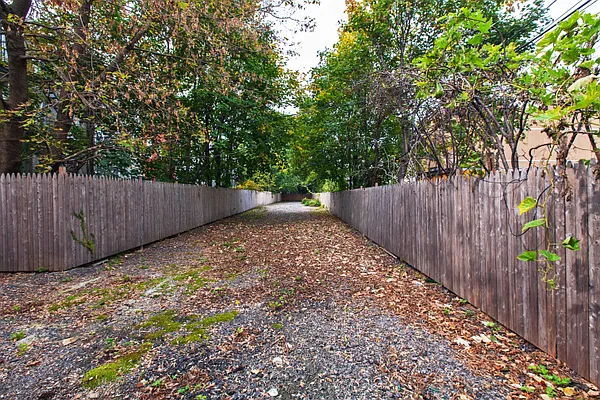 Rented by Compass | media 18