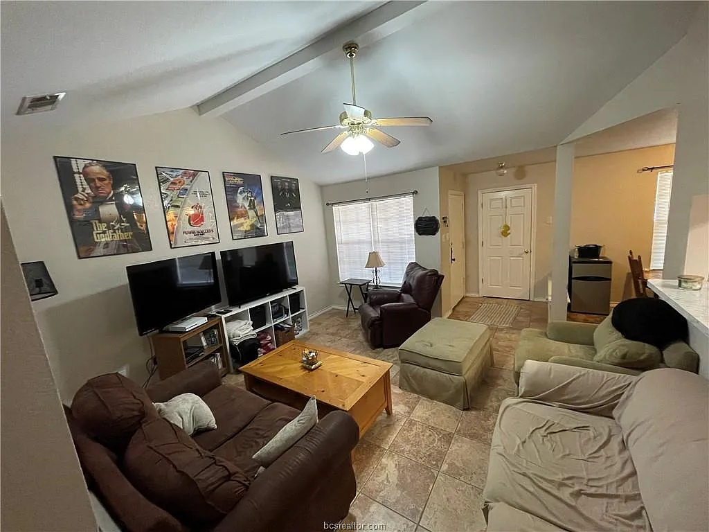 3 bed, 1350 sqft, $1,450 — Photo 4