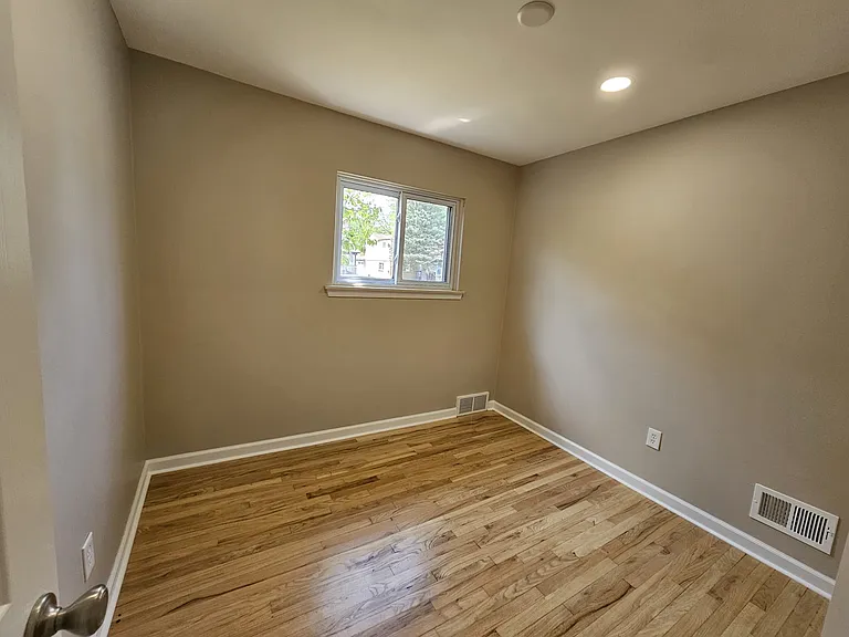 8234 Perrin Ave — Photo 10