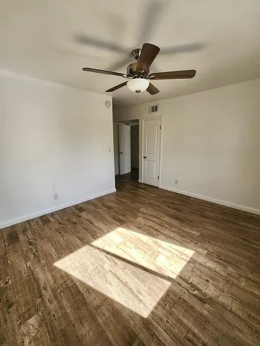 18307 Burbank Blvd Photo 1