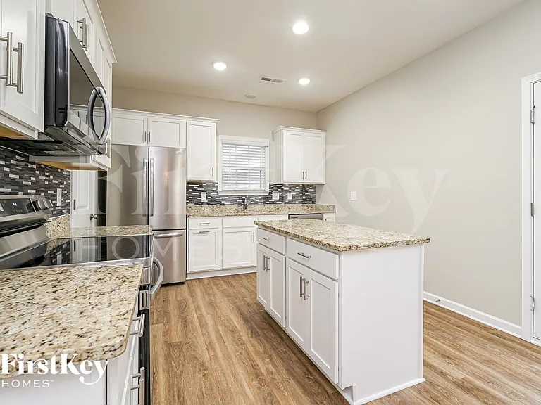 817 Sagemount St — Photo 8