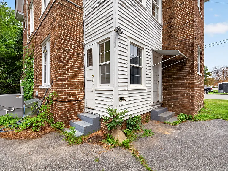 204 Bedford Pl #MAIN — Photo 9