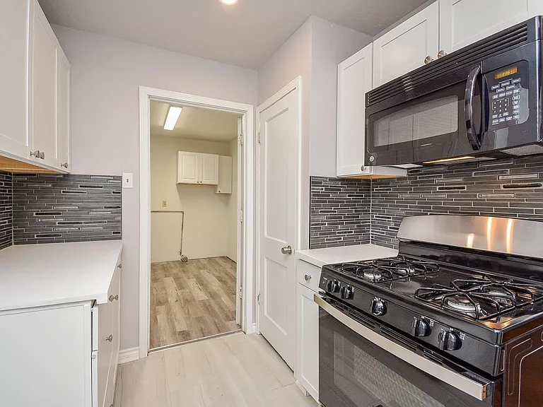 6422 Sherwood Dr — Photo 10