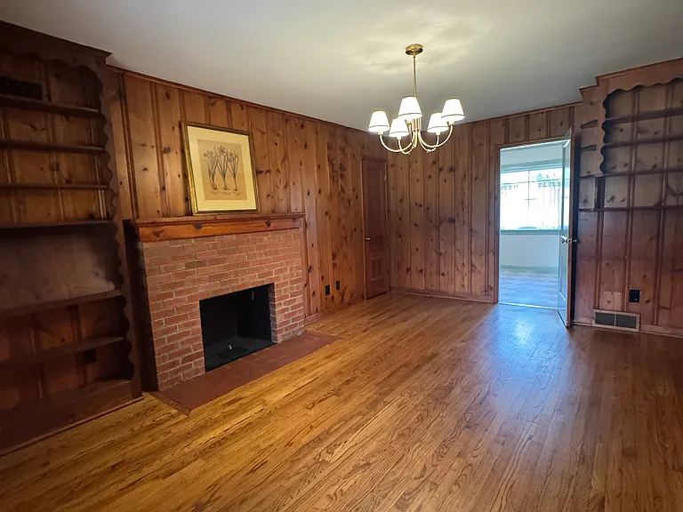 1803 Dorchester Dr — Photo 8