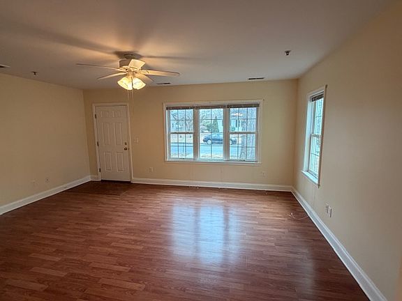 5th image of 303 W Oak Ave