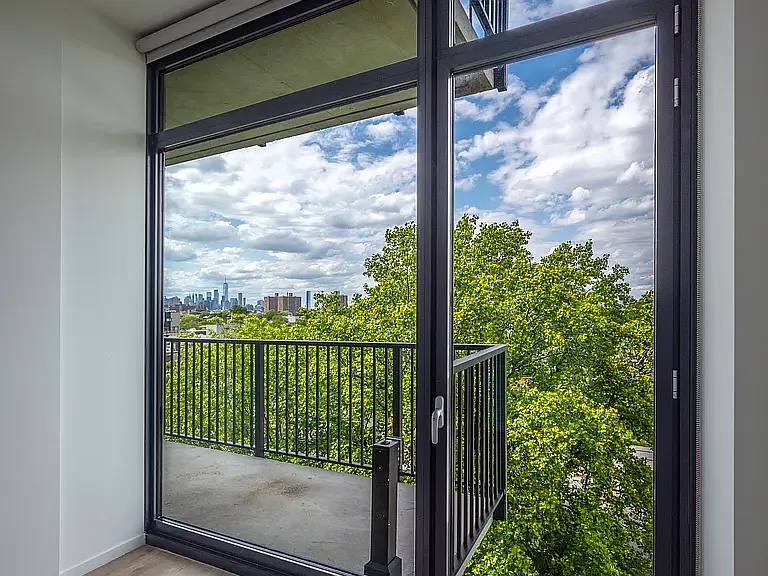 12 Halsey St #Penthouse 129 — Photo 3
