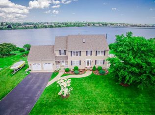 26 Friends Dr, Middletown, RI 02842