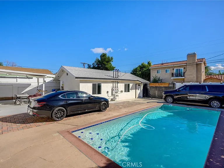 14298 Van Nuys Blvd — Photo 20