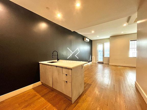 4th image of 806 Saint Johns Pl APT 1D