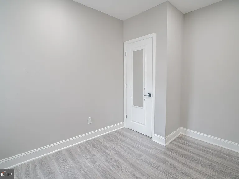 1535 W Seltzer St — Photo 28