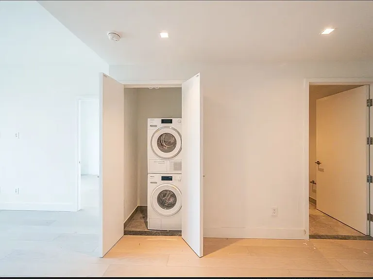 208 Delancey St #9D — Photo 8