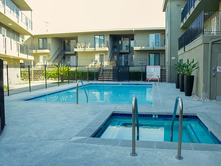 Devington Apartments — Photo 9
