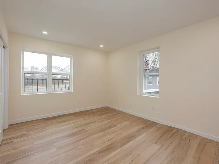 141 Bridge Street Apartments — Photo 18