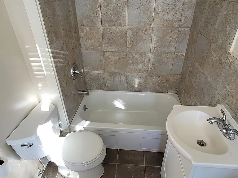 42 N State St #13 — Photo 14