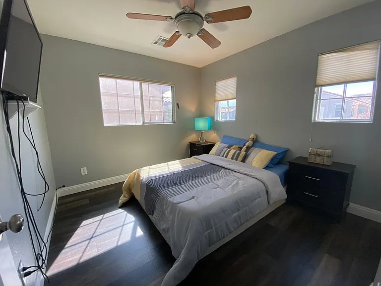 734 Thornford St — Photo 8