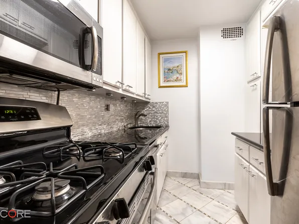 333 East 66th Street image 6 of 16