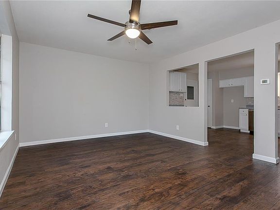 3rd image of 1212 Greenway Dr