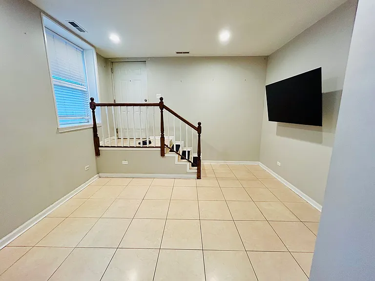 831 W Ainslie St — Photo 3