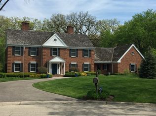 10 Pembroke Dr, Lake Forest, IL 60045