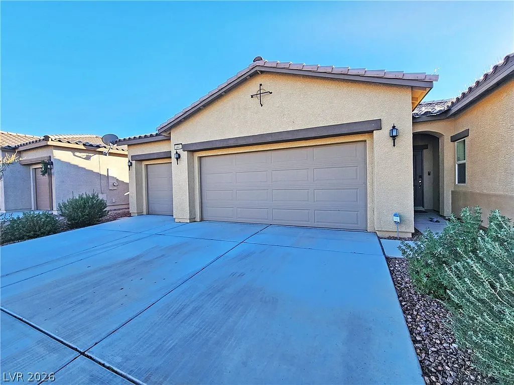 3 bed, 2.0 bath, 2006 sqft, $2,300 — Photo 4