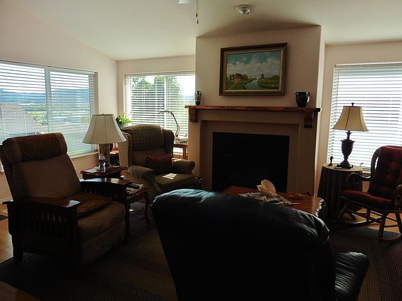 4th image of 1393 N Nutmeg St
