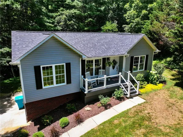 169 S Bridgewater Rd, Mount Airy, NC 27030