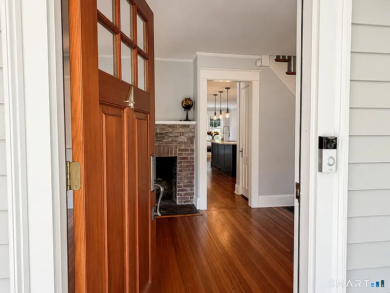 4 Raymond Pl — Photo 2