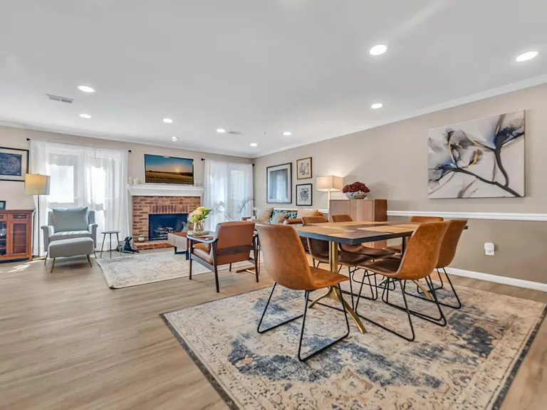 586 Saint James Walk SE — Photo 7