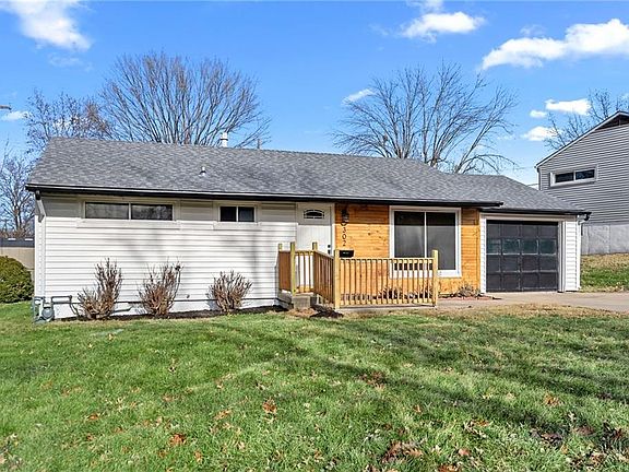 3rd image of 302 Lake Dr