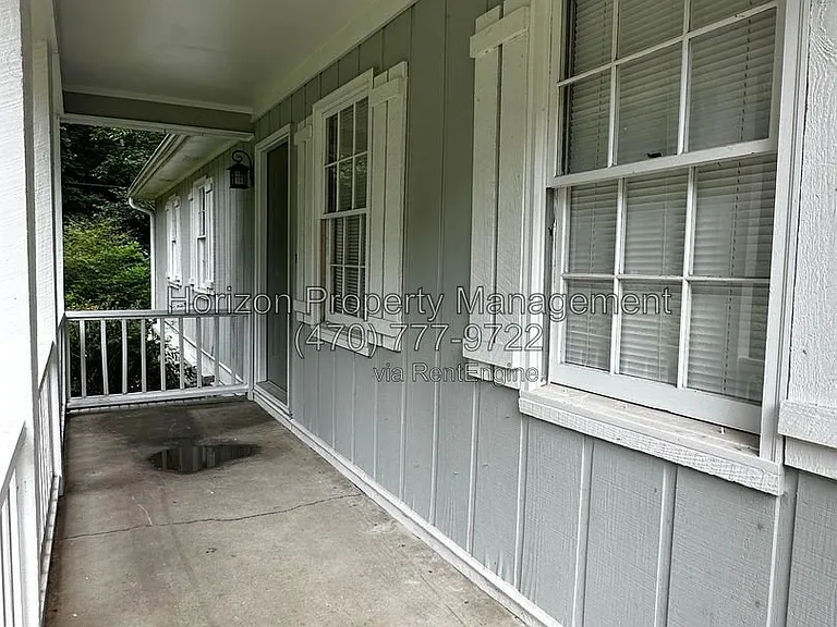 4014 White Oak Ct NW — Photo 2