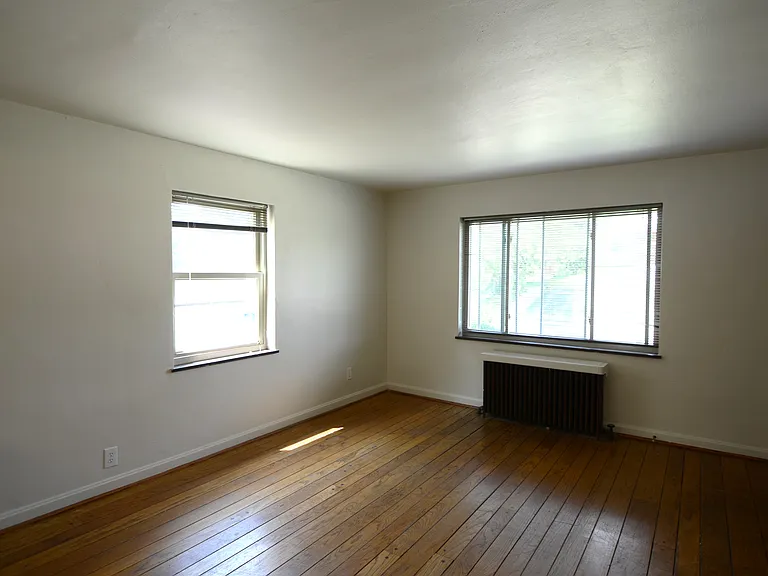 2541 Williams Ave #1 — Photo 4