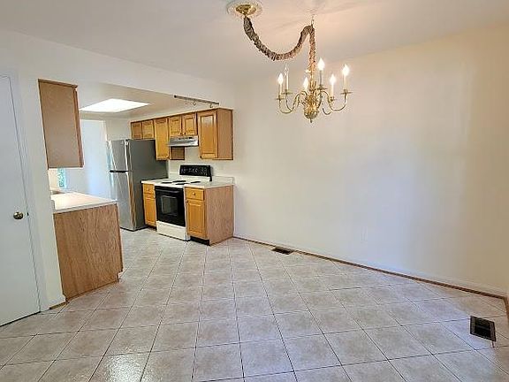 Dine- in kitchen