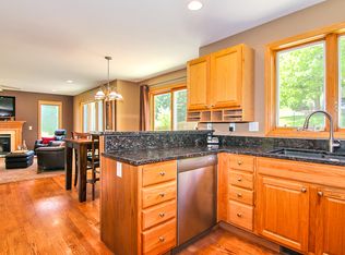 6208 Holscher Rd, Mc Farland, WI 53558