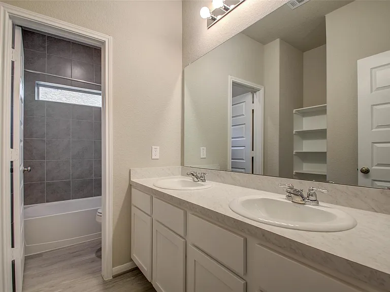 8418 Beacon Bay Cir — Photo 27