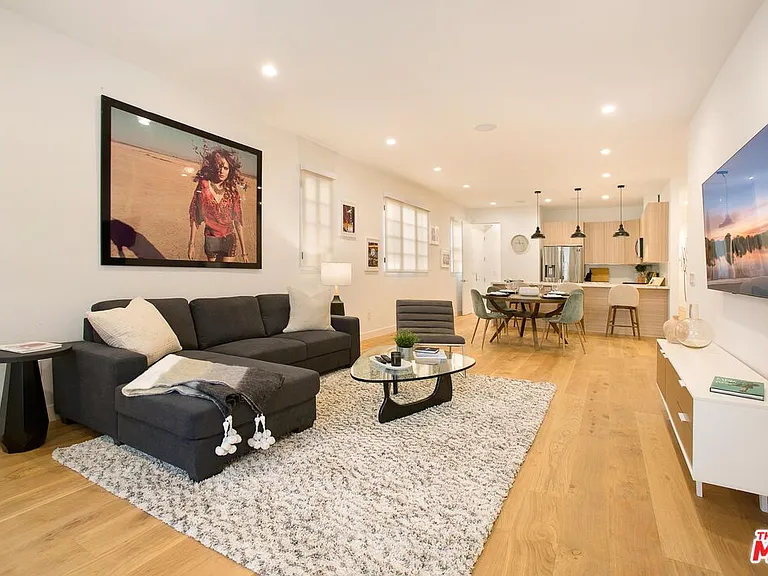 418 N Stanley Ave #420 — Photo 1