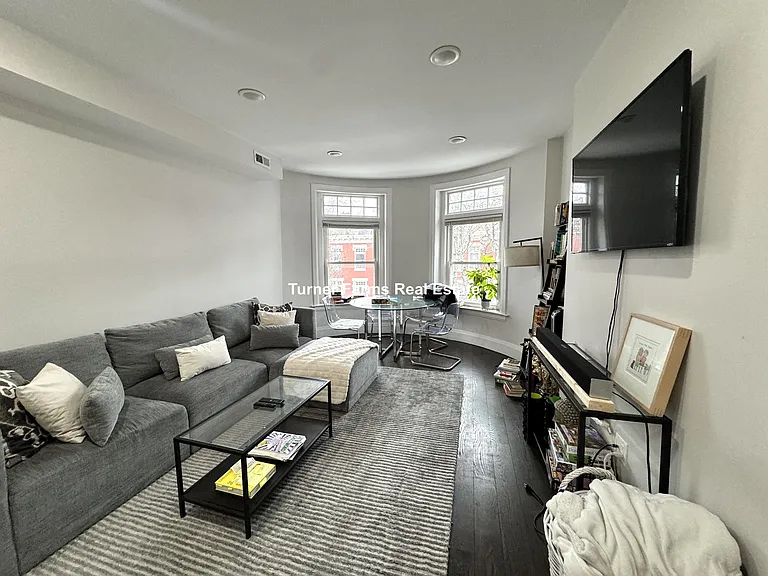 7R Strathmore Rd #3R — Photo 3