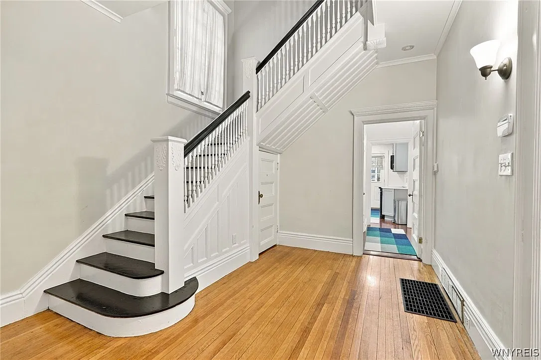 4 bed, 3.5 bath, 2230 sqft, $2,700 — Photo 4