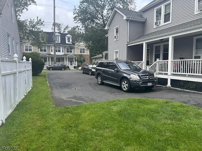 2 bed, 1.0 bath, $2,500 — Photo 4