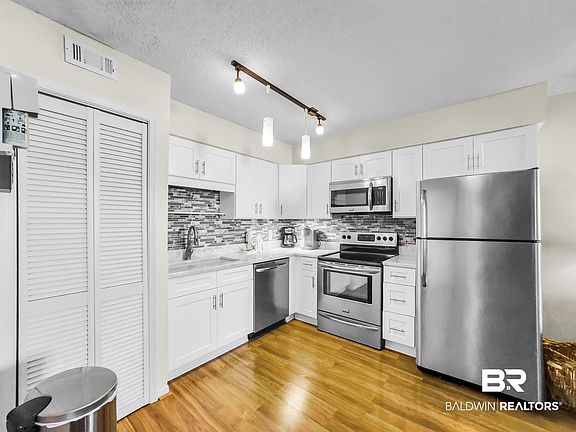 2nd image of 920 W Lagoon Ave #B-103