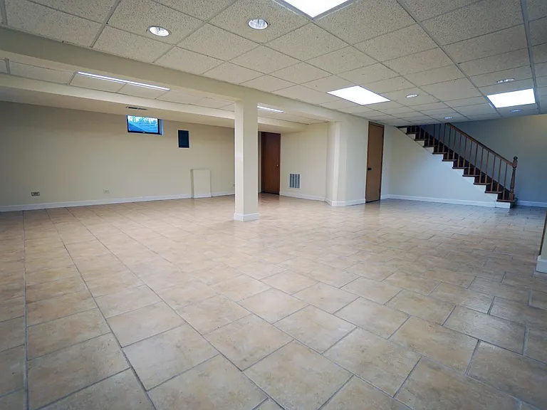 6S546 Sussex Rd — Photo 40