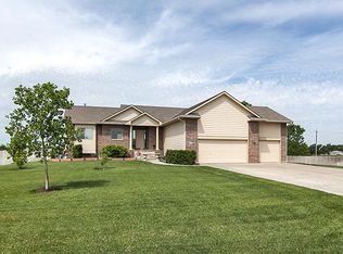 15131 W Shadow Lakes Ct, Wichita, KS 67223