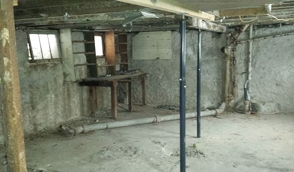 4th image of 214 N Valley St