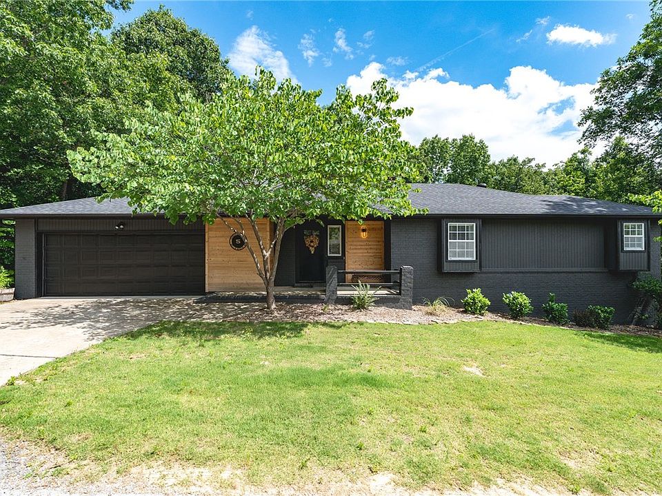 1st image of 5 Dunvegan Ln