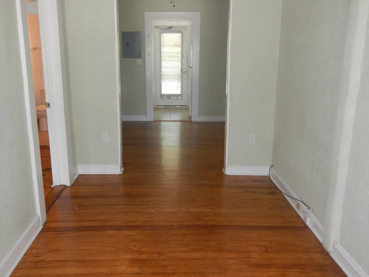 1 bed, 900 sqft, $1,550 — Photo 2