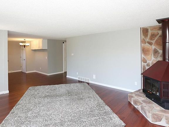3rd image of 174 Castlewood Dr