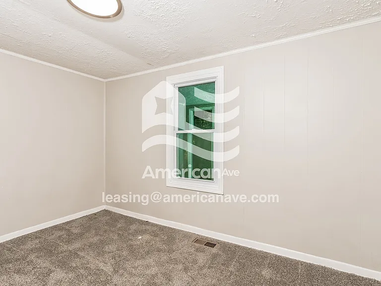 2116165_007_main_bedroom_8.jpg