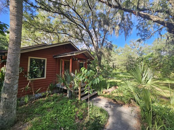 208 NE 9th Ave