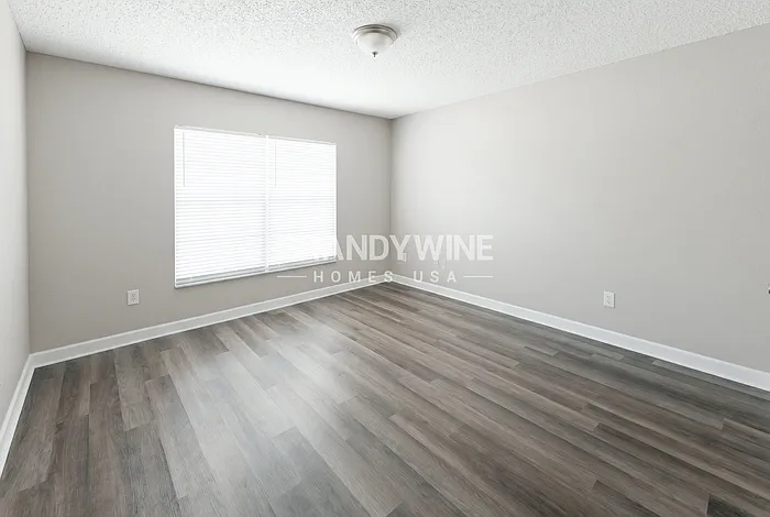 542 Queensbridge Dr — Photo 10